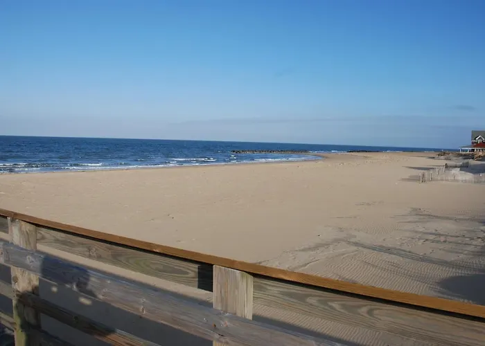 Cozy Suite - Pet Friendly, Beach Side Apts