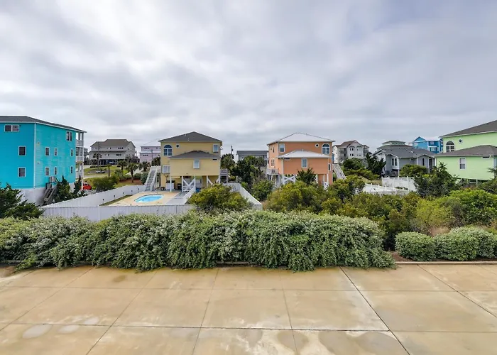 Emerald Isle Getaway W/ Decks & Beach Views!