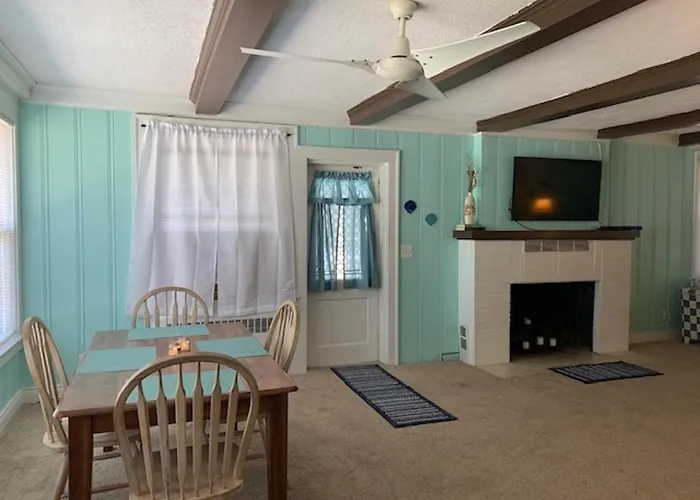 Historic Beach Side Getaway - Pet Friendly, Wifi Cottage