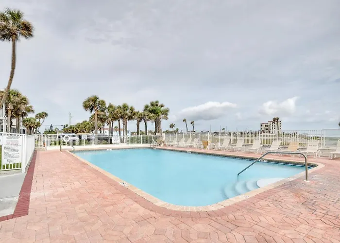 Daytona Beach Studio W/ Private Lanai 1 Mi To Pier