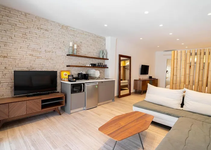 F&S Lounge Suites