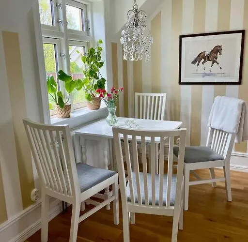 Charmigt Sekelskifteshus Med Naerhet Till Det Mesta
