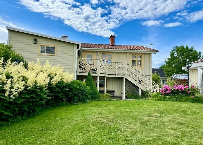 Charmigt Sekelskifteshus Med Naerhet Till Det Mesta