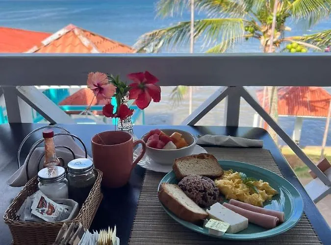 Los Delfines Hotel & Dive Center