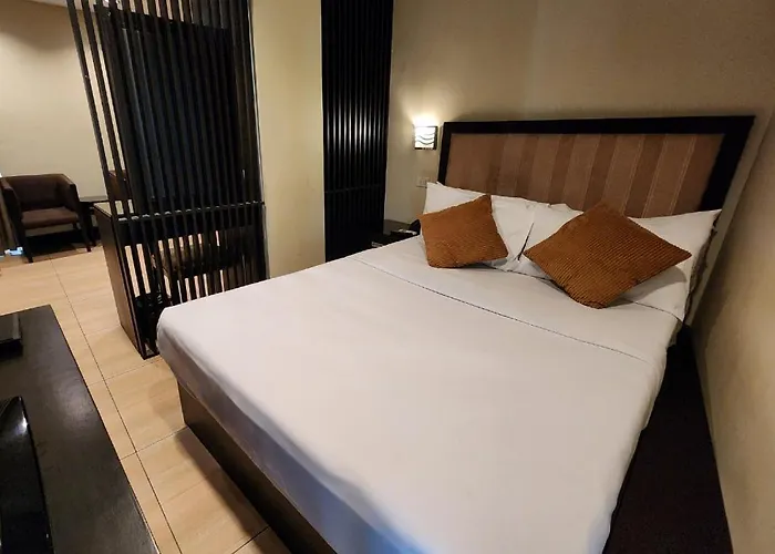 Green Glass Hotel