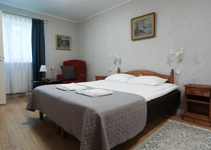 Saka Manor