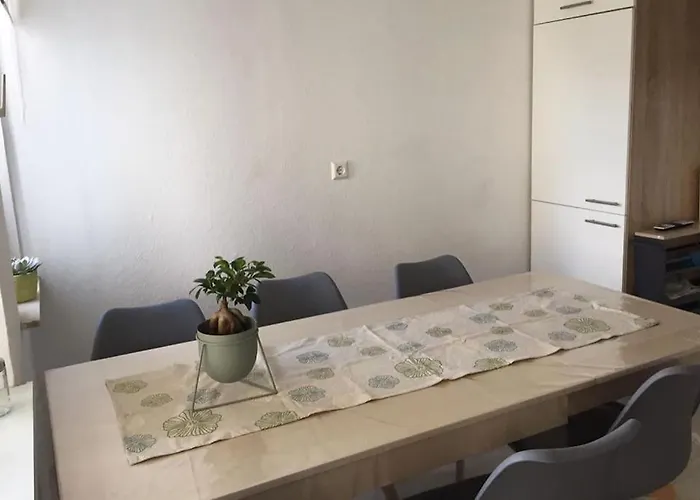 22b große Wohnung mit Balkon, SmartTV und Wlan