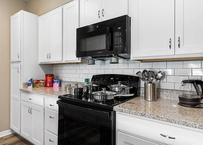 Elegant 1Br/1Ba Condo With Pool, Gym And Laundry