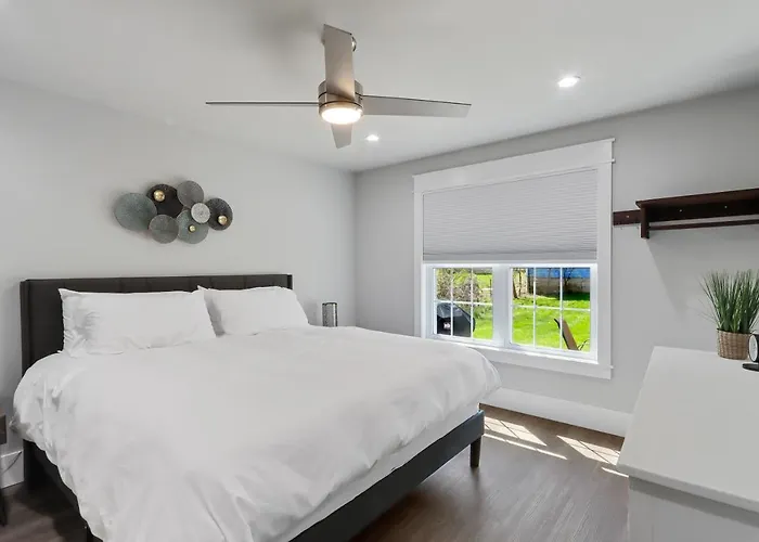 Williams Bay House - Cherry Street Retreat