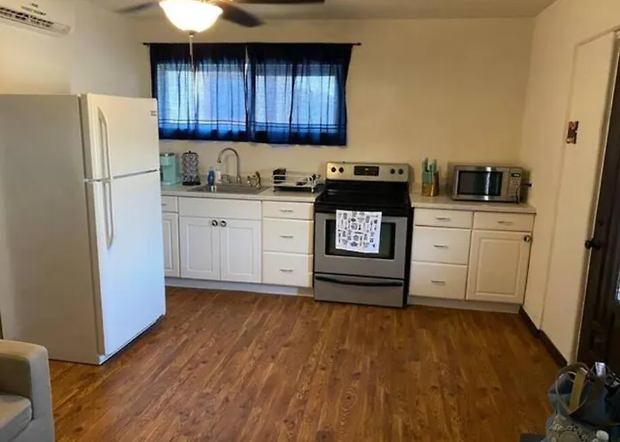 3 Bedroom, 2 Bath 1 Min Walk To The Beach