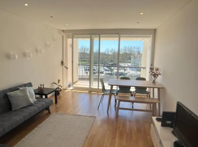 Carcavelos Nova University Super Location T2