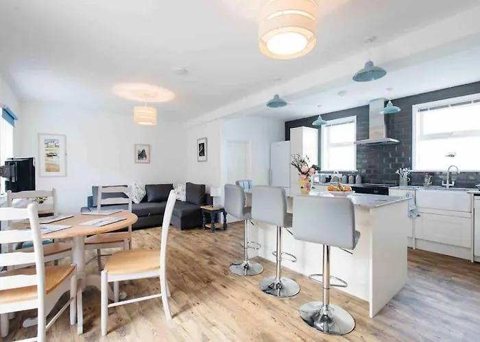 Spacious Flat St Ives Former Farmhouse, Parking