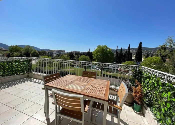 Cote D'Azur- Appartement Les Suites De Robinson