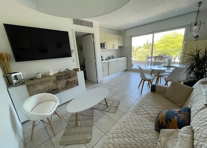 Cote D'Azur- Appartement Les Suites De Robinson