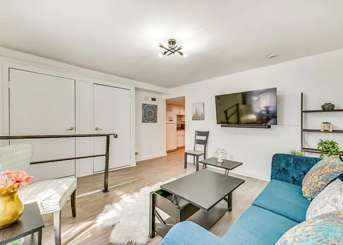 Walk To Downtown Albany: Ten Broeck Triangle Apt!