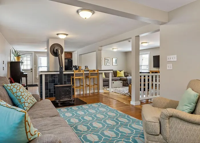 The Brew House - 2Nd Floor Private Apartment - Located Above Newscapes Brewing
