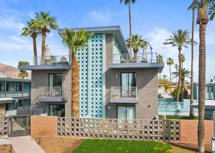 Large Studio Rooftop & Poolside - Walk To Old Town