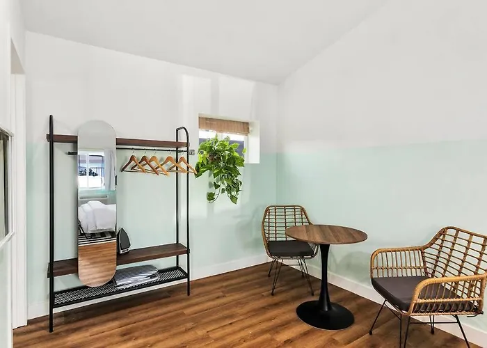 Pohakulua Studio Suite.Nui