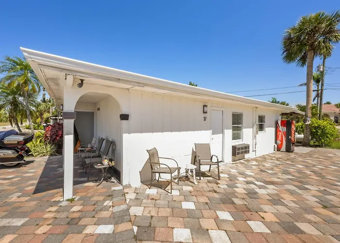 2 Bed Cottage With Pool, Close To Beach! Bbq Grills & Patio