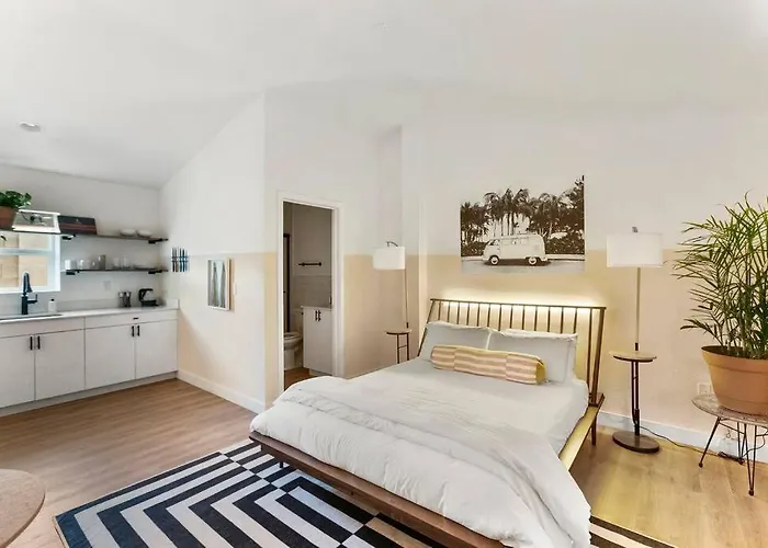Paokalani Studio Suite.Hoʻoluʻolu