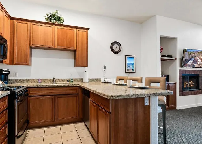 Clr100 Private 1 Bedroom W Spacious Living Area