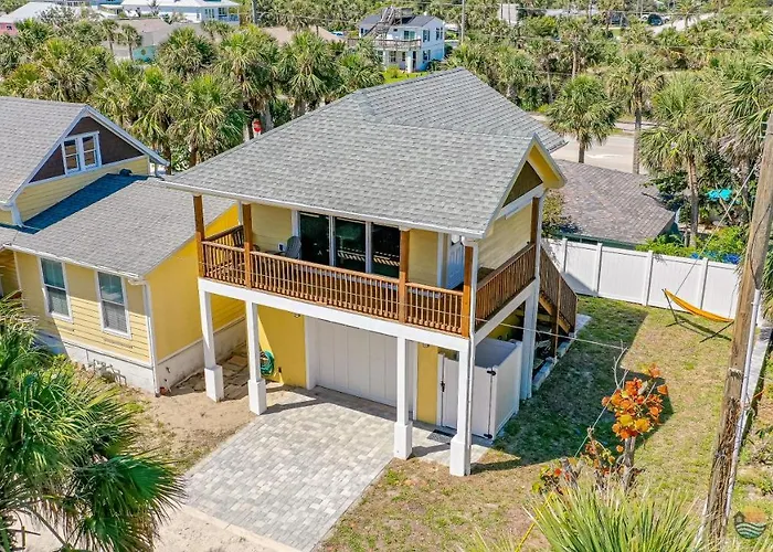 Dog Friendly Loft Steps From Beach With Gas Barbecue Grill And Upstairs Deck!