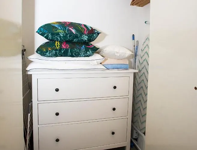 Romantic Sea View Studio, Steps Away From The Beach