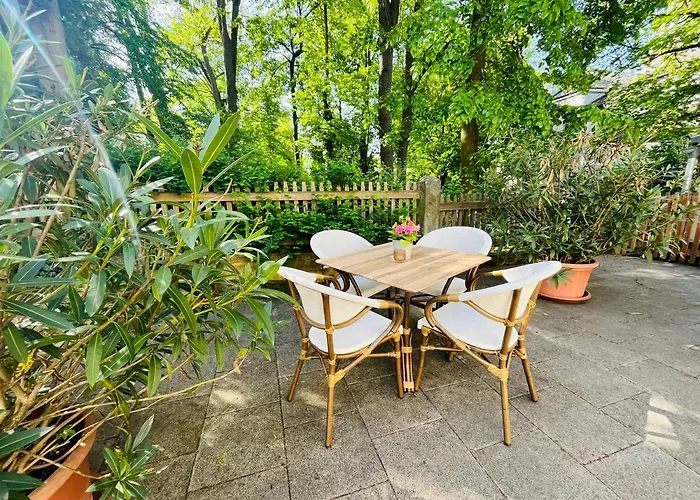 Ferienwohnungen an der Salvatorkirche - zentrales Apartmenthaus mit Terrasse