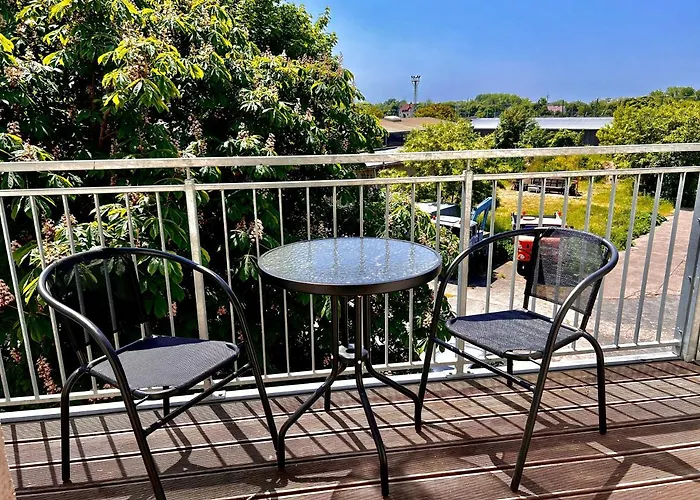 Larooms Merseburg - Apartment NP61 - 2 Zimmer - 4 Betten - Waschmaschine - Parkplatz - Balkon