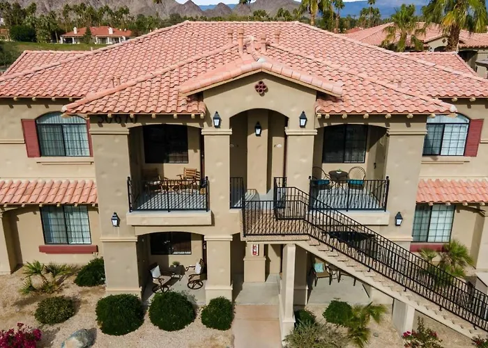 Clr100 Private 1 Bedroom W Spacious Living Area
