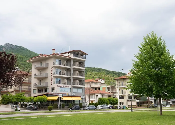 Paralimnio Suites