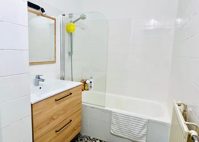 Apartment-No Elevator-Free Private Parking-Self Check In !! Appartement-Pas Ascenseur-Parking Prive Gratuit-Arrivee Autonome!!