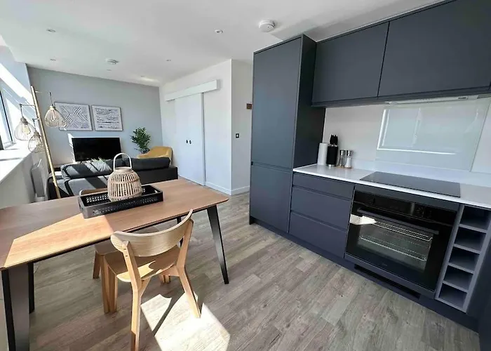 1 Bed Flat With View Of Old Trafford