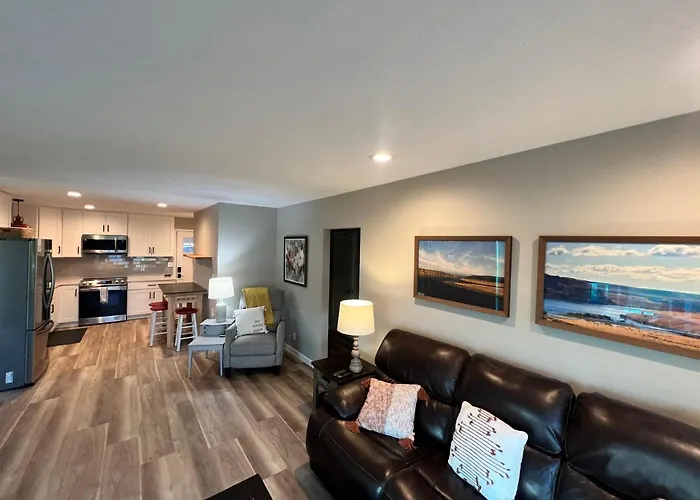 Crescent Bar Waterfront Home- Private Beach, Water Views, Hiking, Golf, Live Concerts