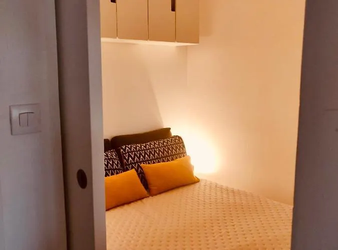 Mandelieu Grand Studio Avec Piscine Et Proche De La Mer