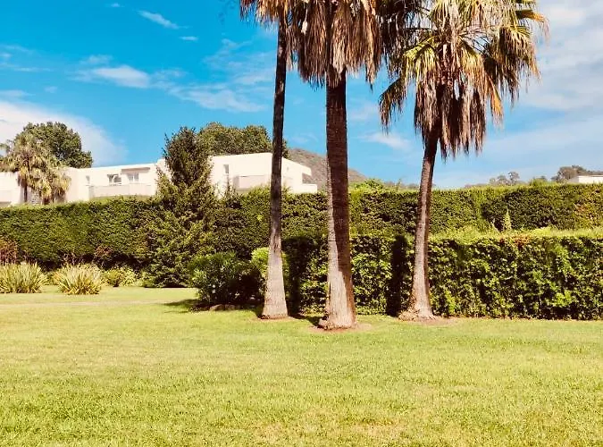 Mandelieu Grand Studio Avec Piscine Et Proche De La Mer