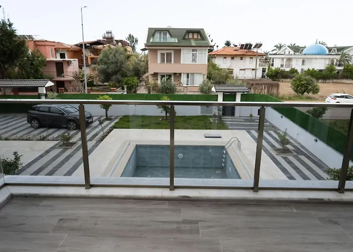 Amore Hotel Teki̇Rova