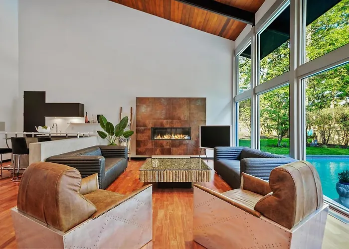 Chic Modern Retreat In The Heart Of Eh! Pool Open!
