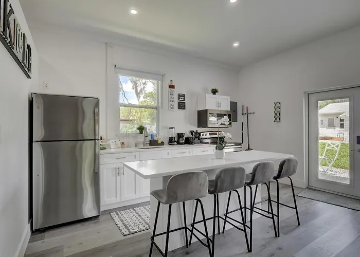 Guest House In A Downtown Bonita Springs Compound