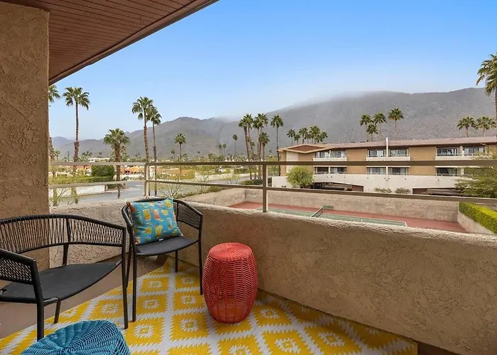 Biarritz-Top Floor 1Br With Views, Pool & Spa, Walk To Downtown