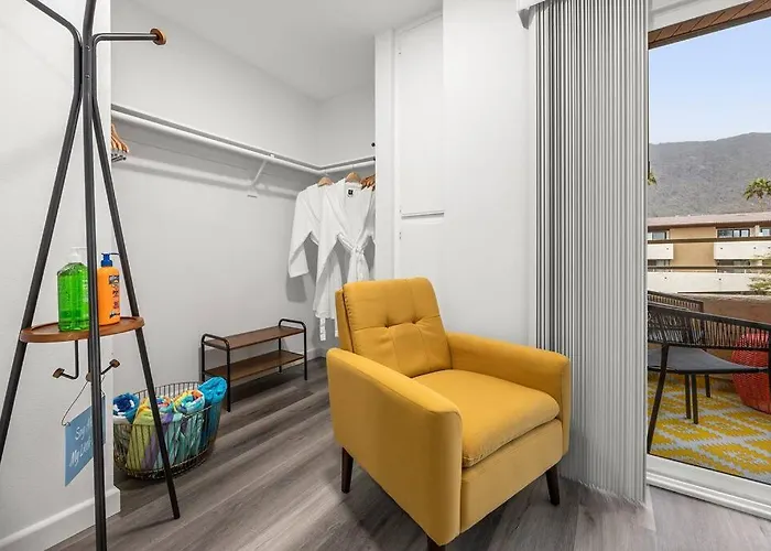 Biarritz-Top Floor 1Br With Views, Pool & Spa, Walk To Downtown
