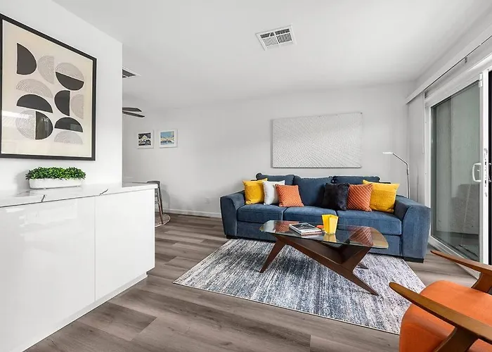 Biarritz-Top Floor 1Br With Views, Pool & Spa, Walk To Downtown