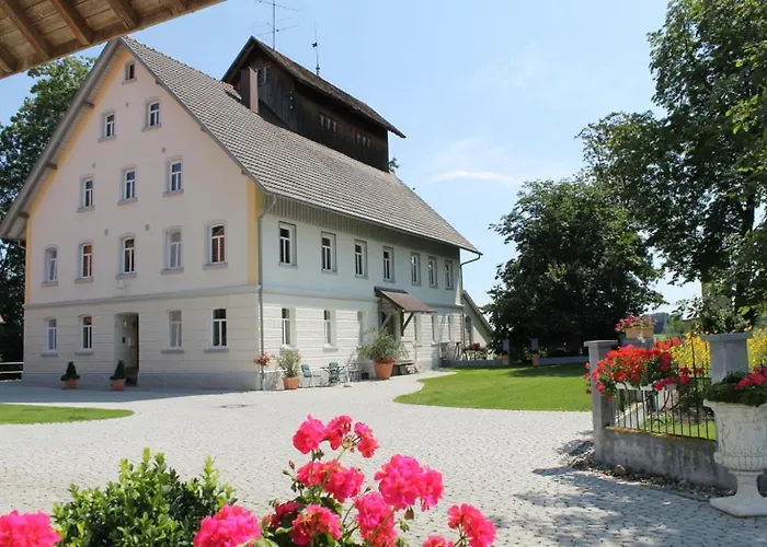 Ruhige Ferienwohnung mit Balkon und Blick in die Natur