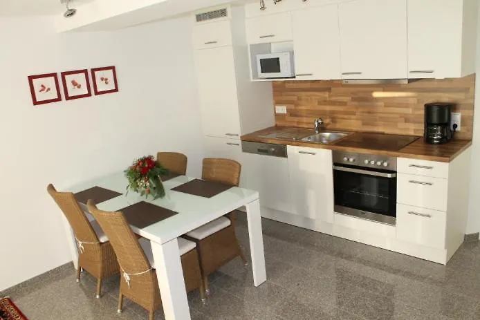 Ruhige Ferienwohnung mit Balkon und Blick in die Natur