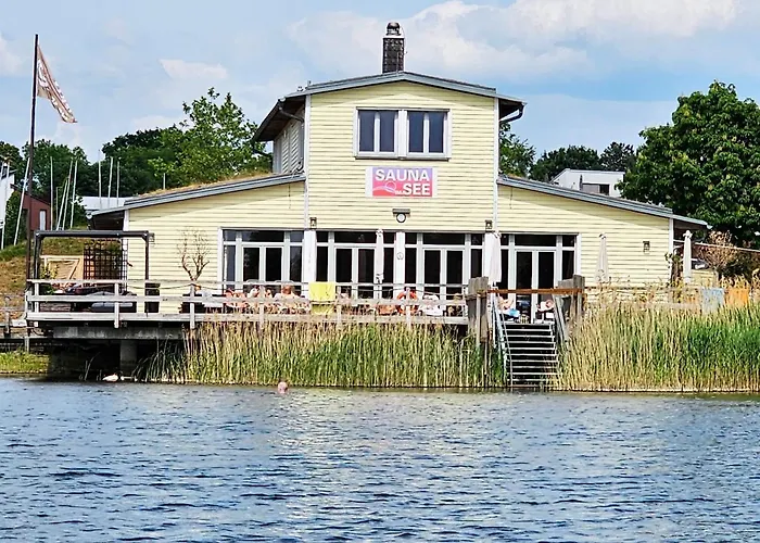 Seezeit - gemütliche Ferienwohnung, Tiefgarage, Cospudener See