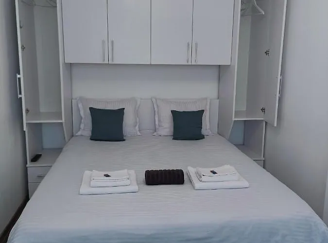 Christopher Apartment