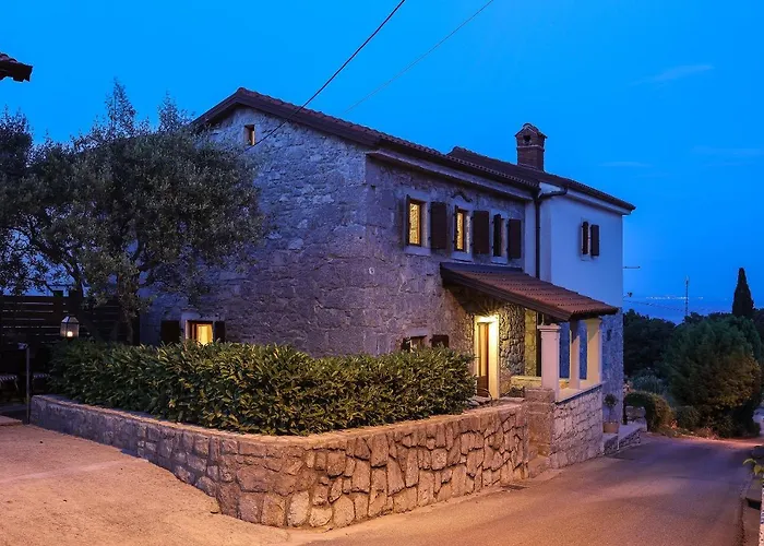 Villa Fani With Jacuzzi