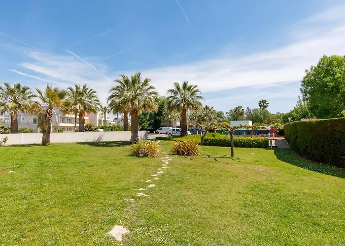 Luxury 3 Piece Garden Apartment In Cannes Marina