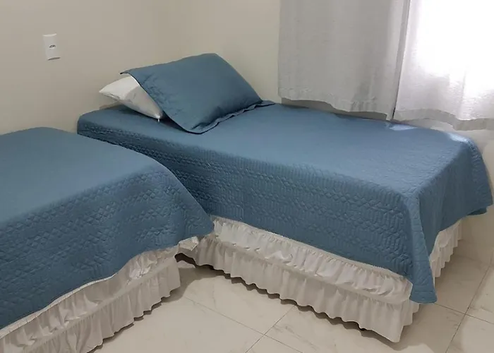 Apartamento CONFORTO prox do SHOPPING NAÇÕES prox ABBA Church - cozinha completa - Ar condicionado - WiFi - Smart Tv 32' - Youtube e Apps - estacionamento privado - Portaria 24h - Acomoda até 8 pessoas - Anfitriã SuperHost no BNB 5 Estrelas