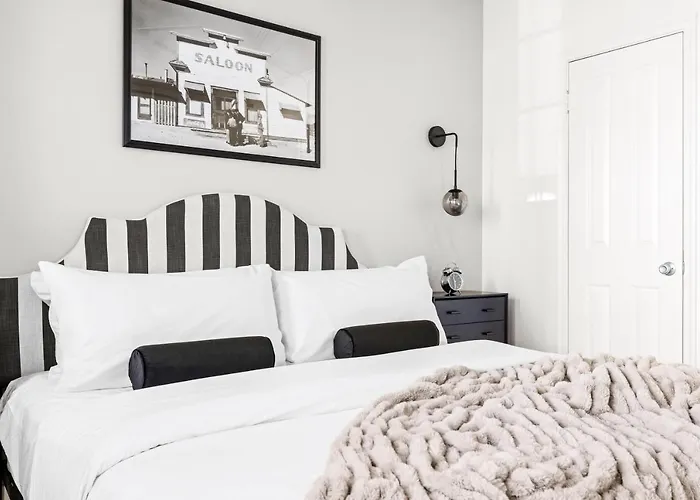 New Stylish Sanctuary - King Beds - Sloans Lake